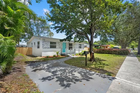 6463 Charleston St, Hollywood, FL 33024