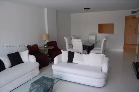 2801 NE 183rd St #205W, Aventura, FL 33160