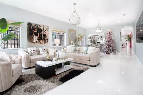 4521 NW 33rd Ave, Miami, FL 33142