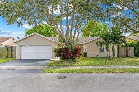 9548 NW 53rd St, Sunrise, FL 33351