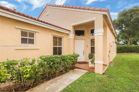 680 Sand Creek Cir, Weston, FL 33327