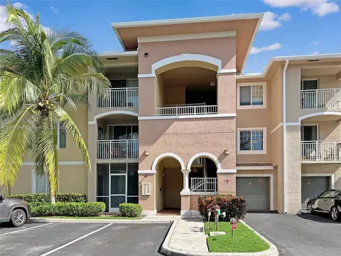 6533 Emerald Dunes Dr #208, West Palm Beach, FL 33411