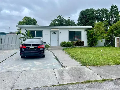 1355 NW 118th St, Miami, FL 33167