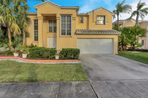 923 SW 101st Way, Pembroke Pines, FL 33025
