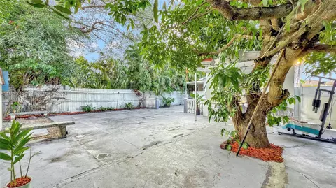 Exterior - 528 E 16th St, Hialeah, FL 33010 photo 3 of 6