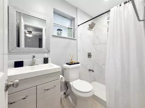 Bath - 528 E 16th St, Hialeah, FL 33010 photo 3 of 3