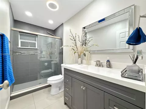 Bath - 528 E 16th St, Hialeah, FL 33010 photo 2 of 3