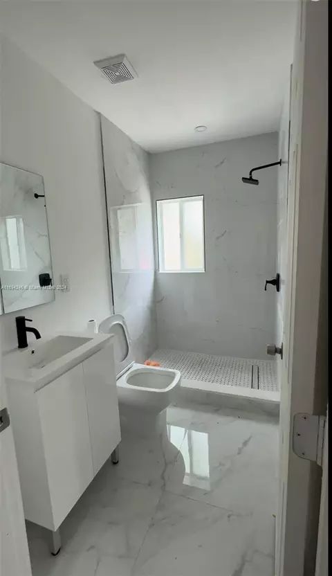 540 SE 3rd St, Hialeah, FL 33010