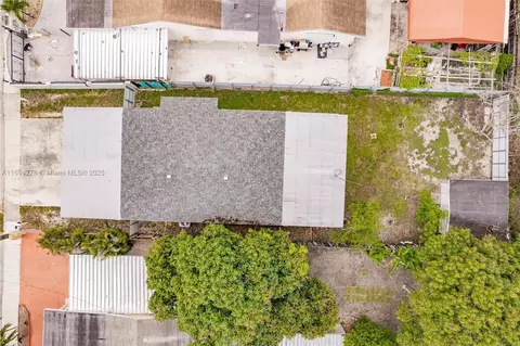 View/Area - 521 E 41st St, Hialeah, FL 33013 photo 4 of 6