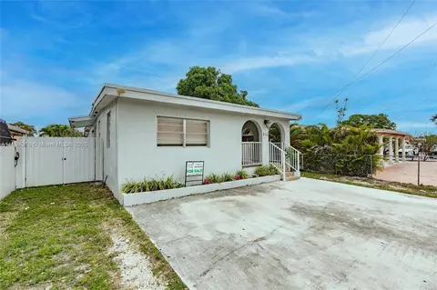 Exterior - 521 E 41st St, Hialeah, FL 33013 photo 1 of 6
