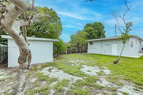 Exterior - 521 E 41st St, Hialeah, FL 33013 photo 5 of 6
