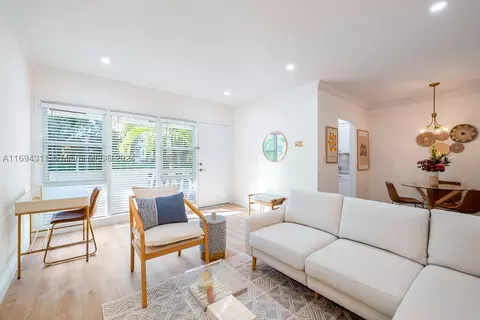 35 Edgewater Dr #204, Coral Gables, FL 33133