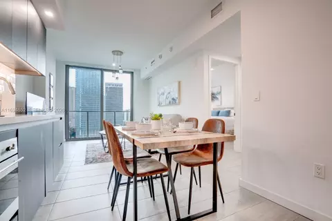 227 NE 2nd St #1705, Miami, FL 33132