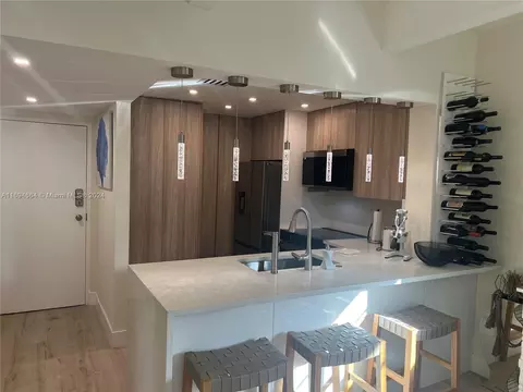 301 Michigan Ave #201, Miami Beach, FL 33139