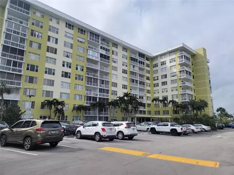 4400 Hillcrest Dr #304-A, Hollywood, FL 33021