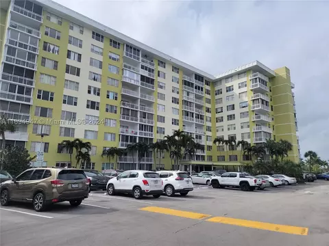 4400 Hillcrest Dr #304-A, Hollywood, FL 33021