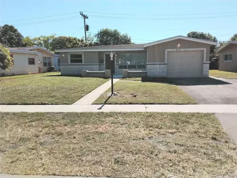 3572 NW 35th St, Lauderdale Lakes, FL 33309