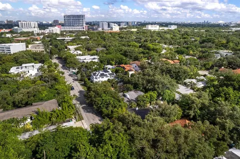 2568 Trapp Ave, Miami, FL 33133 photo 14