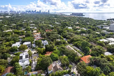 2568 Trapp Ave, Miami, FL 33133 photo 22