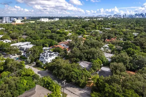 2568 Trapp Ave, Miami, FL 33133 photo 13