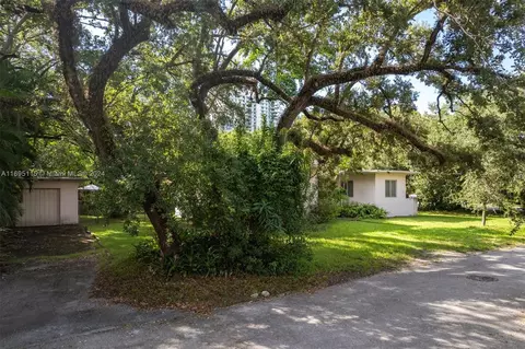 2568 Trapp Ave, Miami, FL 33133 photo 4