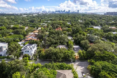 2568 Trapp Ave, Miami, FL 33133 photo 12