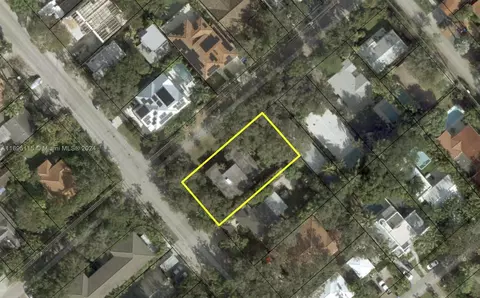 2568 Trapp Ave, Miami, FL 33133