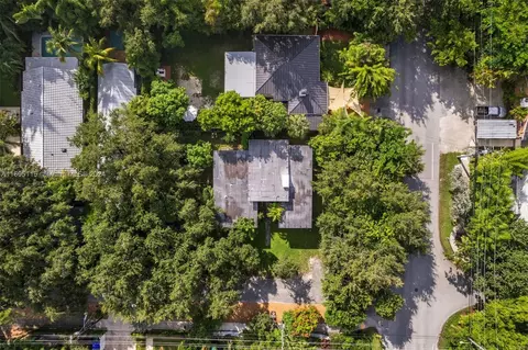 2568 Trapp Ave, Miami, FL 33133 photo 5