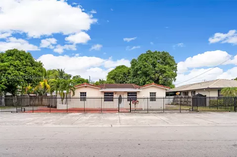 271 E 33rd St, Hialeah, FL 33013 photo 1