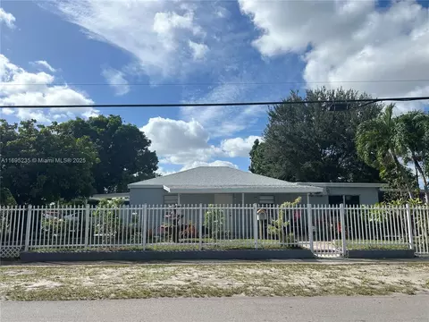 290 SE 9 Ave, Hialeah, FL 33010 photo 2