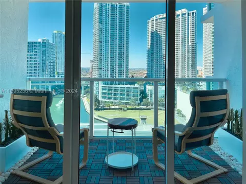 31 SE 5th St #2003, Miami, FL 33131