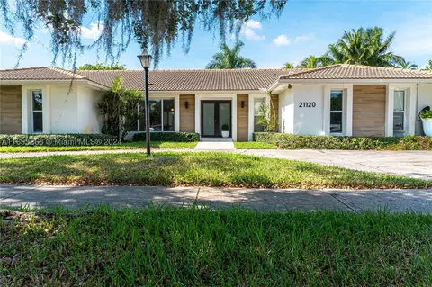 21120 NE 22nd Ct, Miami, FL 33180