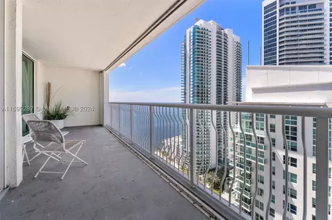1200 Brickell Bay Dr #2707, Miami, FL 33131