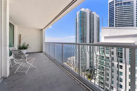 1200 Brickell Bay Dr #2707, Miami, FL 33131