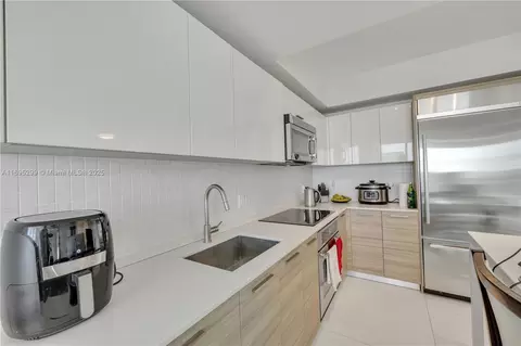 1300 Brickell Bay Dr #2805, Miami, FL 33131 photo 5