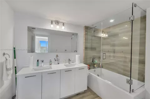 1300 Brickell Bay Dr #2805, Miami, FL 33131 photo 18