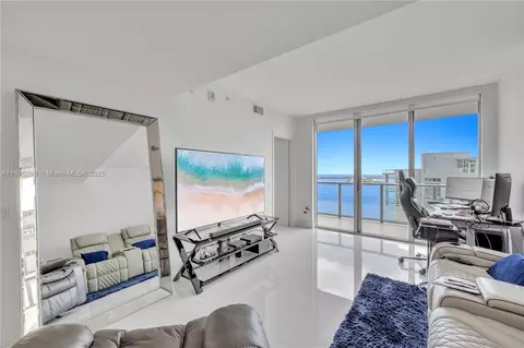 1300 Brickell Bay Dr #2805, Miami, FL 33131 photo 3