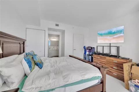 1300 Brickell Bay Dr #2805, Miami, FL 33131 photo 14