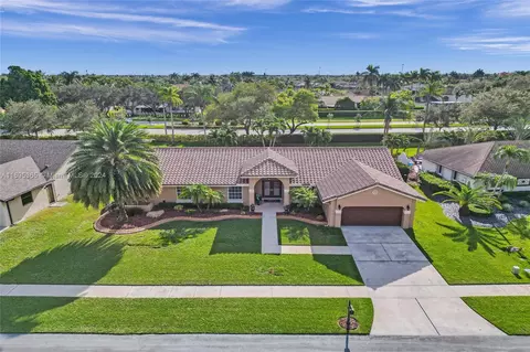 511 NW 197th Ave, Pembroke Pines, FL 33029