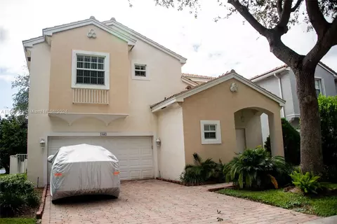 7482 NW 23rd St, Pembroke Pines, FL 33024