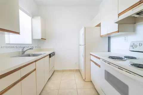 611 Cypress Lake Blvd #D15, Pompano Beach, FL 33064