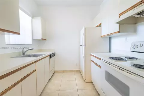 611 Cypress Lake Blvd #D15, Pompano Beach, FL 33064