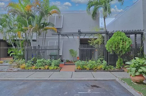 1600 NW 113th Way #1600, Pembroke Pines, FL 33026