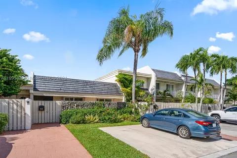 8232 SW 82nd Pl, Miami, FL 33143