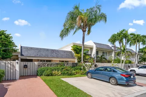 8232 SW 82nd Pl, Miami, FL 33143