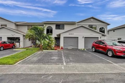 10537 NW 3rd St #5, Pembroke Pines, FL 33026