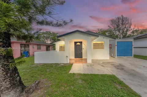 3605 NW 181st St, Miami Gardens, FL 33056