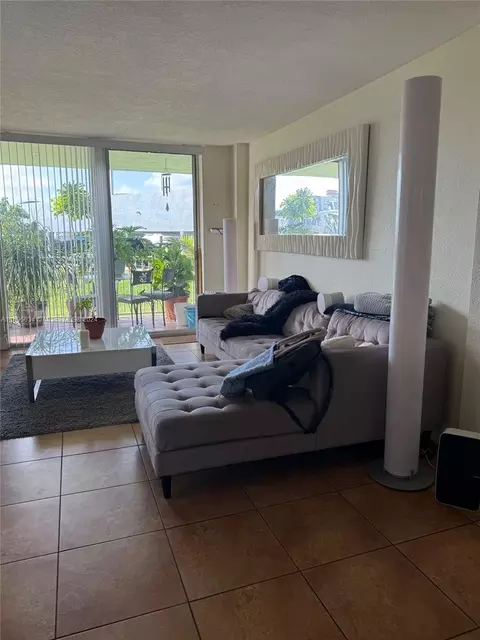 1800 NW 24 Ave #104, Miami, FL 33125