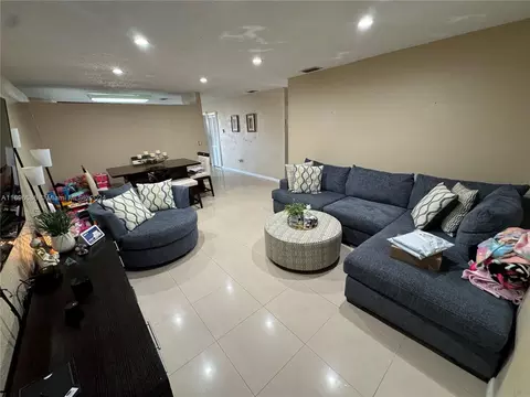 8851 NW 119th St #3415-3, Hialeah Gardens, FL 33018