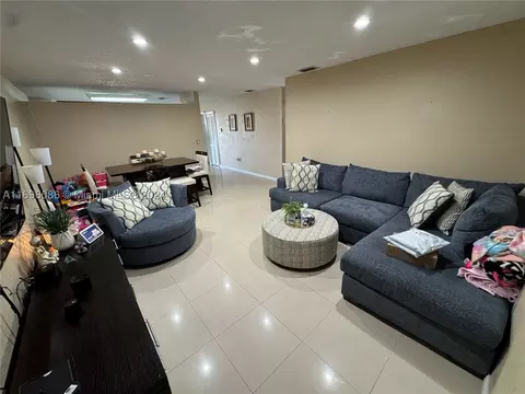 8851 NW 119th St #3415-3, Hialeah Gardens, FL 33018